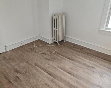 215 Chestnut Avenue - Photo Thumbnail 4