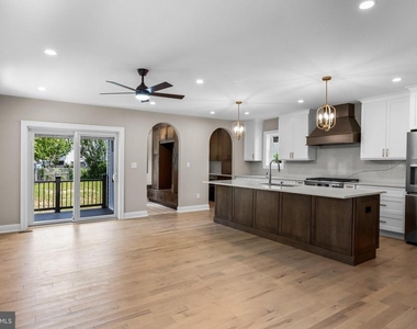 1833 W High Street - Photo Thumbnail 8