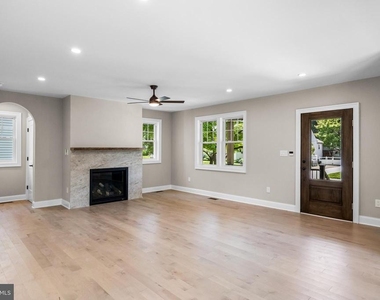 1833 W High Street - Photo Thumbnail 4