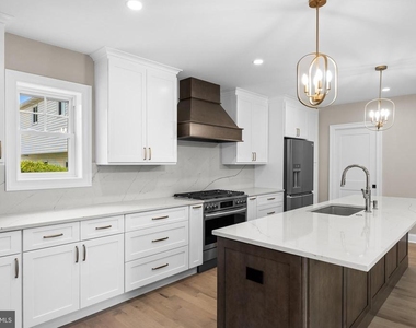 1833 W High Street - Photo Thumbnail 10