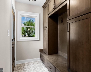 1833 W High Street - Photo Thumbnail 15