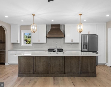 1833 W High Street - Photo Thumbnail 9