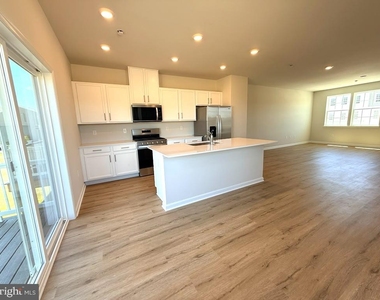 106 Clinton Street - Photo Thumbnail 2