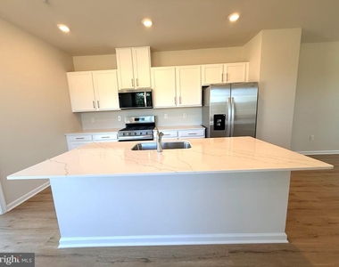 106 Clinton Street - Photo Thumbnail 3