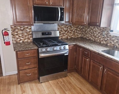 206 Stevenson Avenue - Photo Thumbnail 4