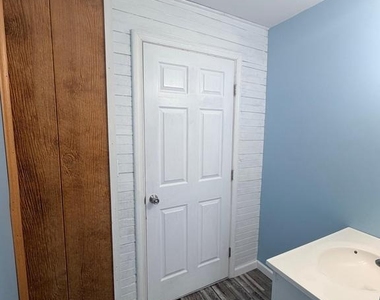 125 E Main Street - Photo Thumbnail 8