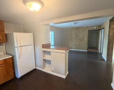 125 E Main Street - Photo Thumbnail 29