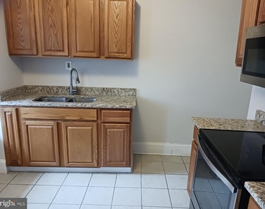 443 N Mulberry Street - Photo Thumbnail 2