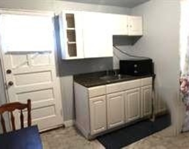 5811 89th Avenue - Photo Thumbnail 4