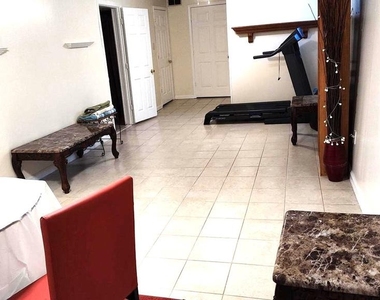 5811 89th Avenue - Photo Thumbnail 2