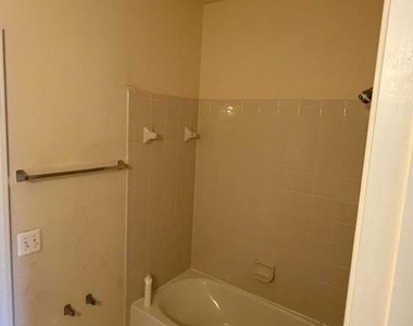 401 Dennis Magruder Drive - Photo Thumbnail 4