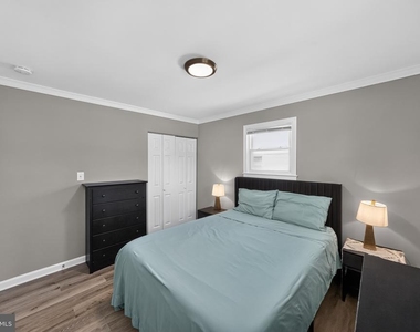 1005 7th Street - Photo Thumbnail 13