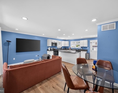 1005 7th Street - Photo Thumbnail 9
