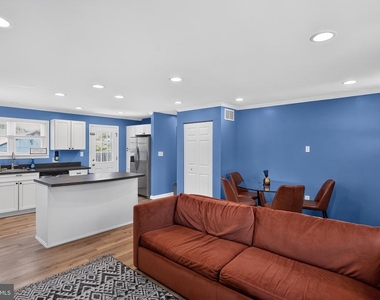 1005 7th Street - Photo Thumbnail 8
