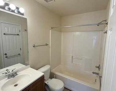 3906 Elan Court - Photo Thumbnail 7
