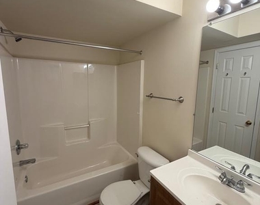3906 Elan Court - Photo Thumbnail 13