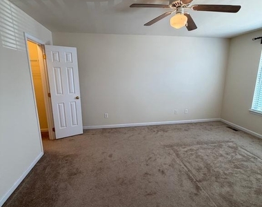 3906 Elan Court - Photo Thumbnail 5