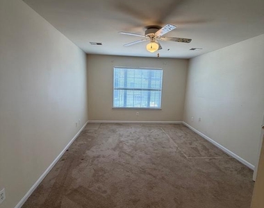 3906 Elan Court - Photo Thumbnail 12