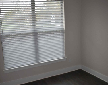 1300 Black Locust Dr W - Photo Thumbnail 3