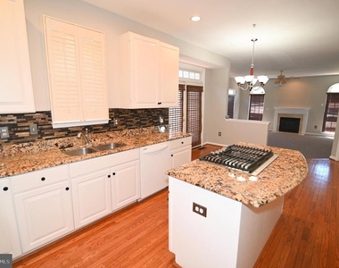 4502 Rockdale Lane - Photo Thumbnail 11