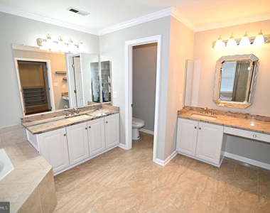 4502 Rockdale Lane - Photo Thumbnail 34