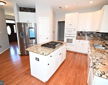 4502 Rockdale Lane - Photo Thumbnail 7