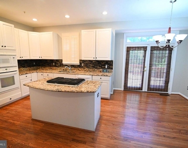 4502 Rockdale Lane - Photo Thumbnail 9
