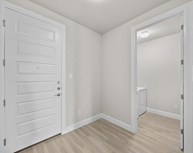 213 Graver St - Photo Thumbnail 16
