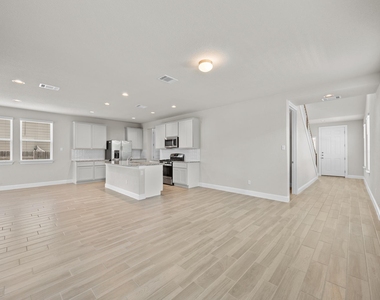 213 Graver St - Photo Thumbnail 6