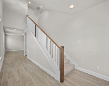 213 Graver St - Photo Thumbnail 18