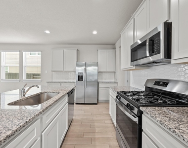 213 Graver St - Photo Thumbnail 3
