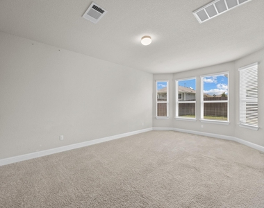 213 Graver St - Photo Thumbnail 10