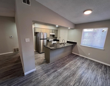 8902 Little Walnut Pkwy - Photo Thumbnail 4