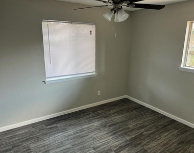 8902 Little Walnut Pkwy - Photo Thumbnail 13