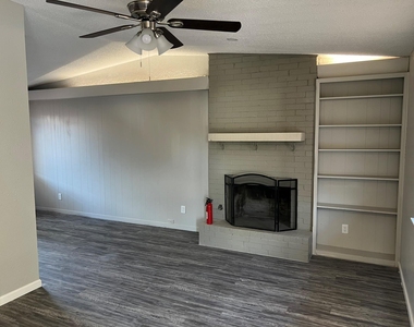 8902 Little Walnut Pkwy - Photo Thumbnail 2