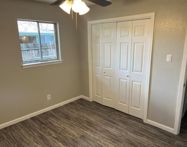8902 Little Walnut Pkwy - Photo Thumbnail 14