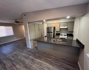 8902 Little Walnut Pkwy - Photo Thumbnail 7