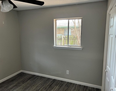 8902 Little Walnut Pkwy - Photo Thumbnail 10