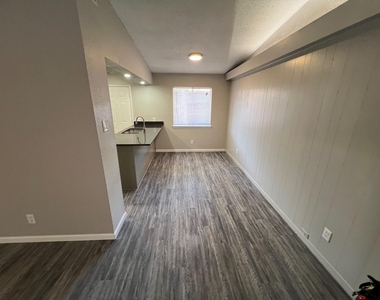 8902 Little Walnut Pkwy - Photo Thumbnail 9