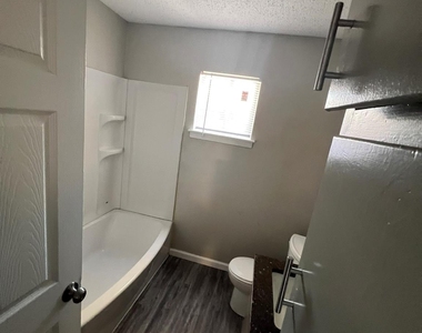 8902 Little Walnut Pkwy - Photo Thumbnail 17