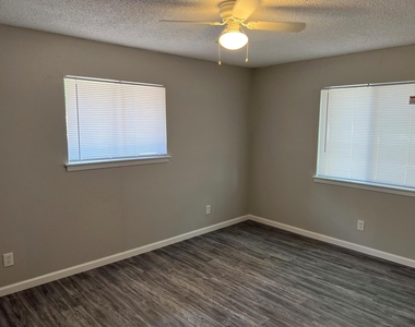 8902 Little Walnut Pkwy - Photo Thumbnail 11