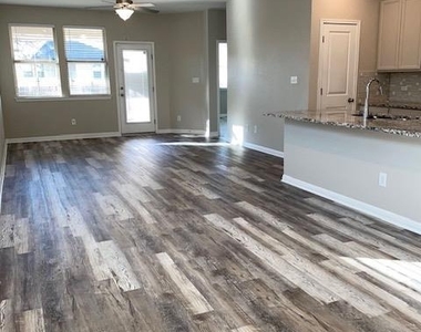 220 Mcfarland St - Photo Thumbnail 1