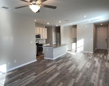 220 Mcfarland St - Photo Thumbnail 2