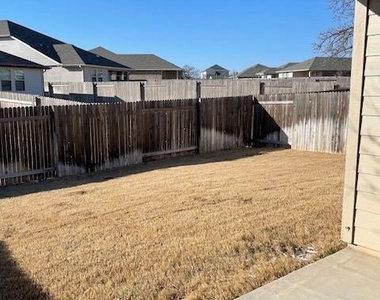 220 Mcfarland St - Photo Thumbnail 10