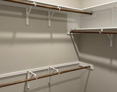 220 Mcfarland St - Photo Thumbnail 7