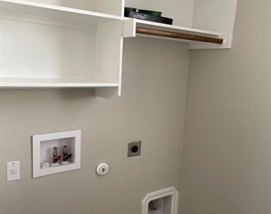 220 Mcfarland St - Photo Thumbnail 9