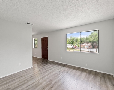 3460 Willowrun Dr - Photo Thumbnail 4