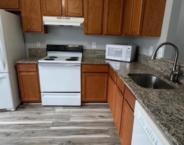 7927 Foxcrest Court - Photo Thumbnail 3