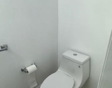 7927 Foxcrest Court - Photo Thumbnail 12