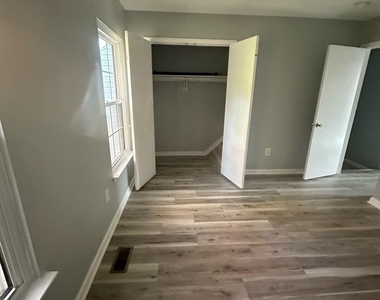7927 Foxcrest Court - Photo Thumbnail 19
